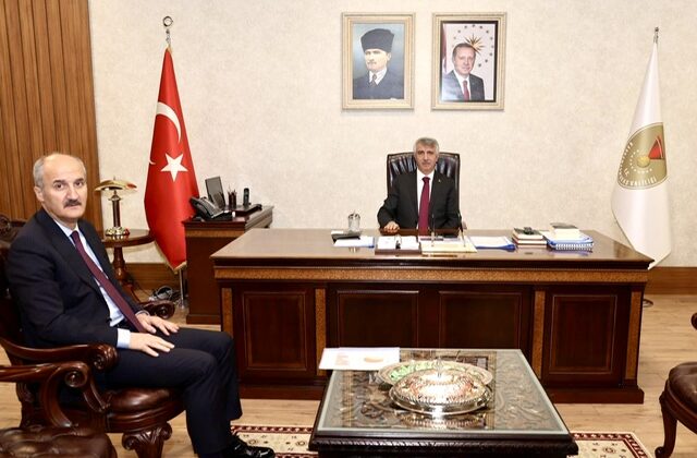 VALİ MÜKERREM ÜNLÜER, BAŞKAN OKAY’LA YERİNDE DÖNÜŞÜM KONUSUNDA İSTİŞARELERDE BULUNDU