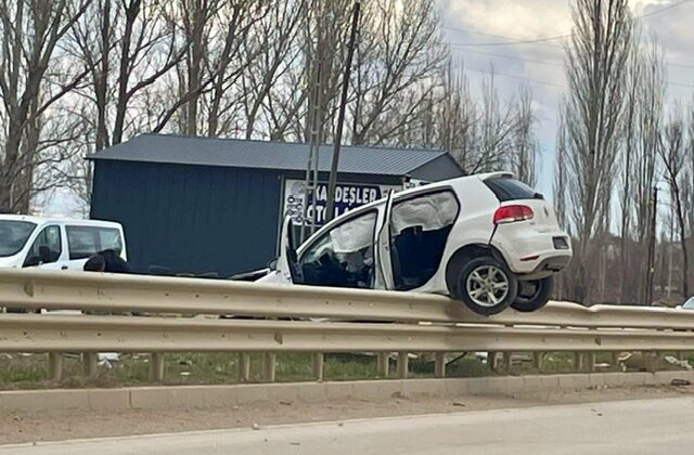 Elbistan’da otomobil refüje çıktı