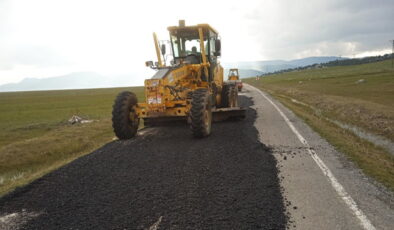 Büyükşehir, Andırın Kırsalında Yolların Bakım Onarımını Sürdürüyor