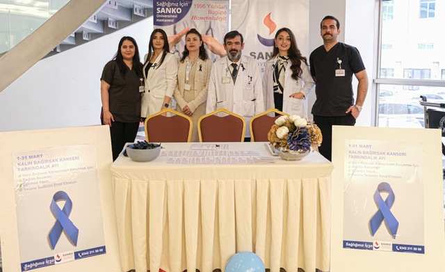 SANKO ÜNİVERSİTESİ HASTANESİ’NDE KURULAN STANTTA KALIN BAĞIRSAK KANSERİNE DİKKAT ÇEKİLDİ