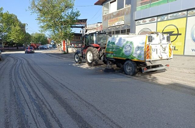 DULKADİROĞLU BELEDİYESİ’NDEN BAYRAM TEMİZLİĞİ