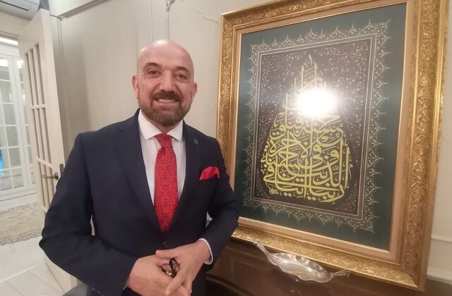 HAT SANATININ BÜYÜK USTASI, EVİNİ ATÖLYEYE DÖNÜŞTÜRDÜ