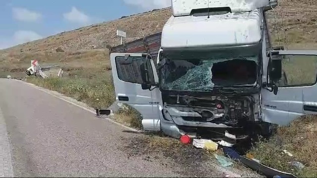 CEYHAN’DA TRAFİK KAZASI: 3 KİŞİ HAYATINI KAYBETTİ, 2 KİŞİ YARALANDI