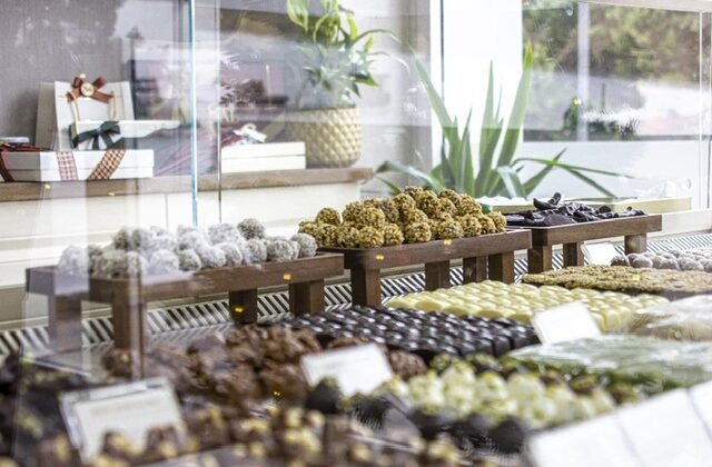 GELENEKLERİNE BAĞLI TÜRK TOPLUMUNDA GELENEKSEL ÇİKOLATA PAZAR PAYINI ARTTIRIYOR…