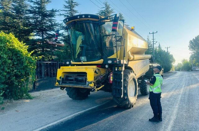 Göksun’da Biçerdöver Sürücülerine Trafik Eğitimi
