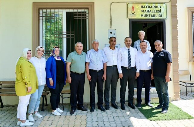 Başkan Toptaş, muhtarlarla buluşup, esnafları ziyaret ederek güne başladı
