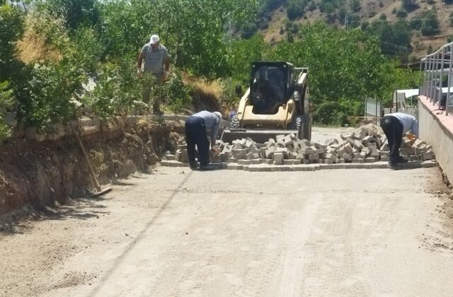 DULKADİROĞLU KUZUCAK MAHALLESİNDE KİLİT PARKE YOL ÇALIŞMALARI TÜM HIZIYLA DEVAM EDİYOR
