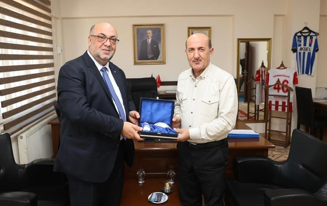 Başkan Mehmet Akpınar, Kahramanmaraş Büyükşehir Belediyesi’nin AKBEL A.Ş Genel Müdürü  Mustafa Bolat’ı  ziyaret etti