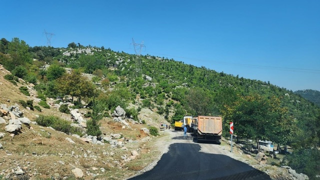 Büyükşehir, Andırın Kırsalında 8 Mahallenin Daha Ulaşımını İyileştiriyor