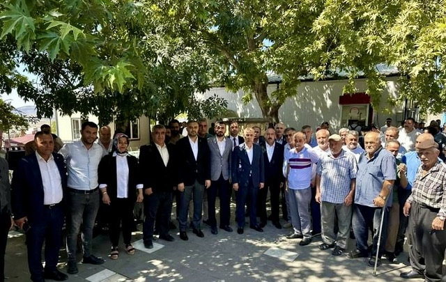 AK Parti heyeti muhtarlarla kahvaltıda bir araya geldi sonrasında Esnaf Ziyareti gerçekleştirdi