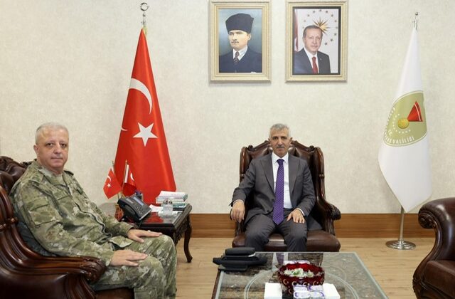 Garnizon Komutanı Tuğgeneral Emin Mehmet Terzioğlu’ndan Kahramanmaraş Valisi Mükerrem Ünlüer’e Veda Ziyareti