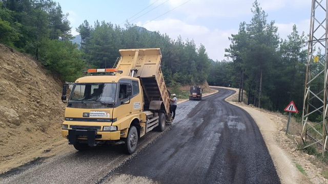 Büyükşehir, Andırın’da 6 Mahalleye Ulaşım Sağlayan Grup Yolunu Yeniliyor