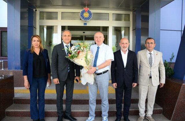 Cumhuriyet Halk Partisi Heyeti ‘Eğitim Buluşmaları’ Kapsamında Rektör Yasım’ı ziyaret etti