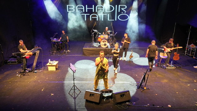 Geleneksel Ağustos Fuarı’nda Bahadır Tatlıöz Müzik Ziyafeti Yaşattı