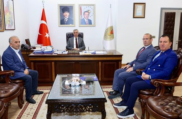 Vali Mükerrem Ünlüer, Kahramanmaraş’ın Yatırımlarını Masaya Yatırdı: Türkoğlu Kaymakamı ve İş Dünyası Temsilcilerini Ağırladı