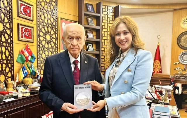 MHP Kahramanmaraş Milletvekili Zuhal Karakoç Dora, Depremzede Beyza Uysal’ın Emanetini Genel Başkan Bahçeli’ye Ulaştırdı