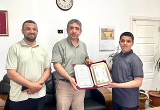 Onikişubat İlçe Müftüsü Hüseyin Özdemir, Hafızlık Belgesini Takdim Etti