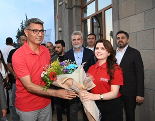 Milli Sporcu Yusuf Dikeç, Ağustos Fuarı’nda Hemşehrileriyle Buluştu