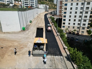 Onikişubat’ta asfalt seferberliği tüm hızıyla sürüyor