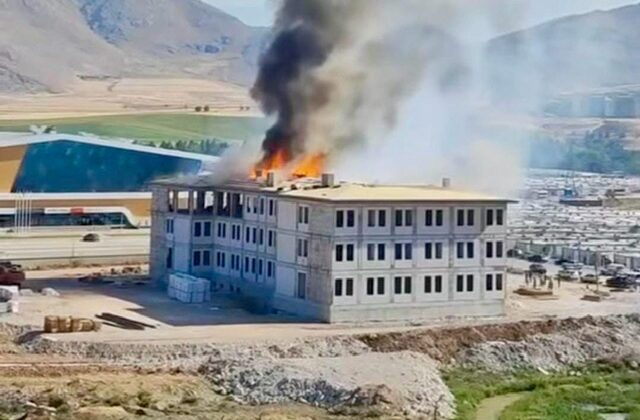 Yeni Elbistan Emniyet Müdürlüğü binasında yangın