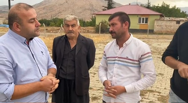 Kahramanmaraş Afşin’de sinyal krizi! Merkeze 5 kilometre ama telefonlar çekmiyor!