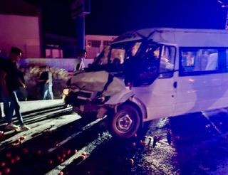 Afşin’de traktör römorkuna minibüs arkadan çarptı: 4 ağır yaralı