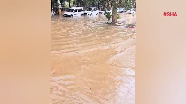 Kahramanmaraş’ta sağanak yağış hayatı olumsuz etkiledi.