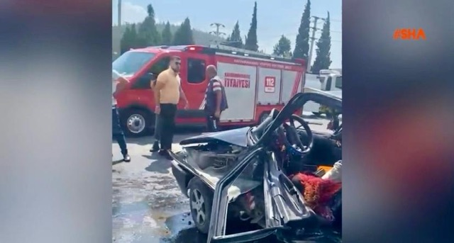 Kahramanmaraş’ta iki otomobil çarpıştı: 3 yaralı