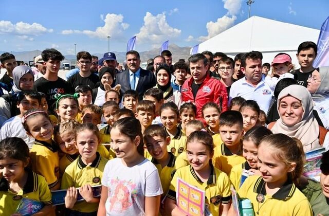 BAŞKAN KARACA: GENÇLERİN TEKNOLOJİYE OLAN İLGİSİ BİZİ GURURLANDIRDI