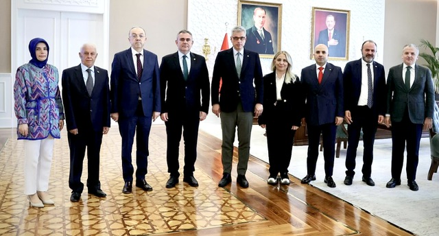 Eczacılardan Sağlık Bakanı Kemal Memişoğlu’na Ziyaret: Deprem Bölgelerindeki sorunlar masaya yatırıldı