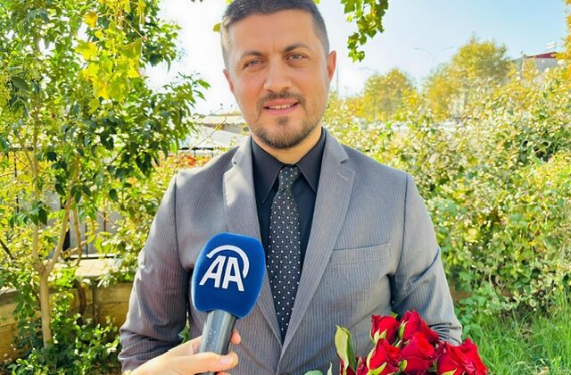 MHP’den Kadına Şiddete Karşı Farkındalık Kampanyası: “Erkeğin eline bıçak silah yakışmaz gül yakışır”