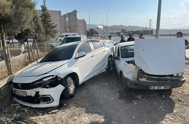 Kahramanmaraş’ta iki otomobil çarpıştı: 2 yaralı