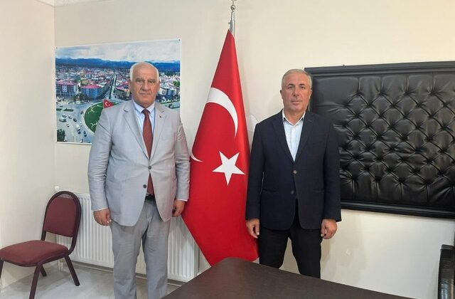 Başkan Cüce, Göksun Esnaf ve Sanatkarlar Odası Başkanı İrfan Duman’ı ziyaret etti