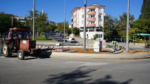 Büyükşehir, Refüj ve Kavşakları Bir BirYeniliyor