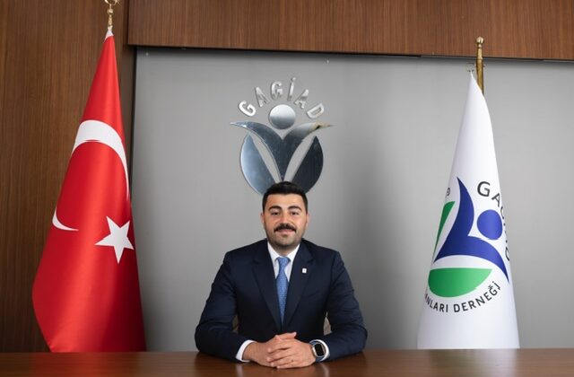 Konukoğlu, ‘’ Türk milletinin bağımsızlık ve özgürlük mücadelesinin en önemli sembollerinden biri olan 29 Ekim Cumhuriyet Bayramı’nı coşkuyla kutlamanın heyecanını yaşıyoruz.