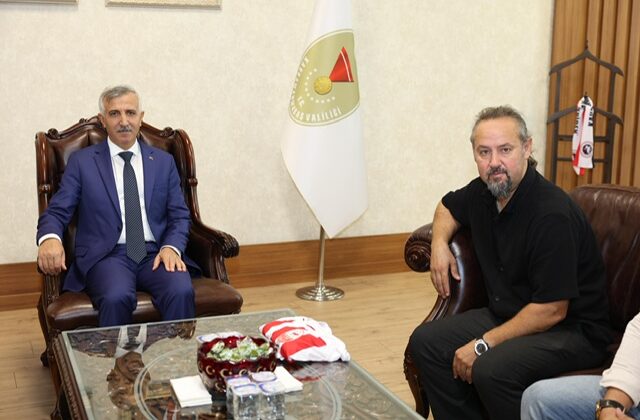 Vali Mükerrem Ünlüer ve Kahramanmaraşspor Başkanı Yılmaz Terliksiz Sezon Öncesi Bir Araya Geldi