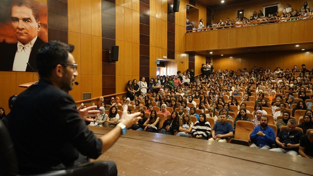 Gri Koç Sınav Kazandıran Taktikleri Anlattı, Gençler İlgiyle Takip Etti