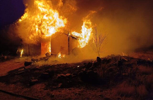 Elbistan’da depo yangını binlerce liralık zarara neler oldu