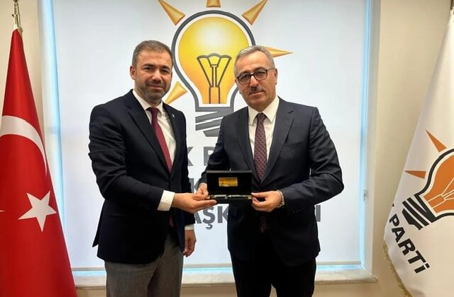 Kahramanmaraş Eski Büyükşehir Belediye Başkanı Hayrettin Güngör’den AK Parti Onikişubat İlçe Başkanı Durdu Safa Kekeç’e ziyaret