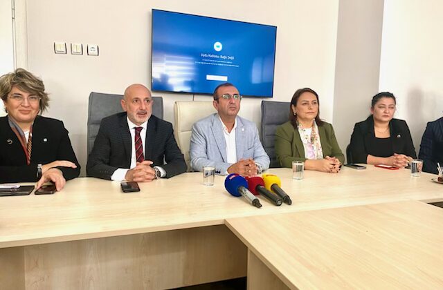 CHP Milletvekilleri ve Yönetimi Kahramanmaraş’ta Halkla Buluştu