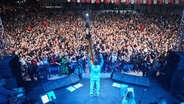 Sinan Akçıl, Şarkılarıyla Unutulmaz Bir gece yaşattı