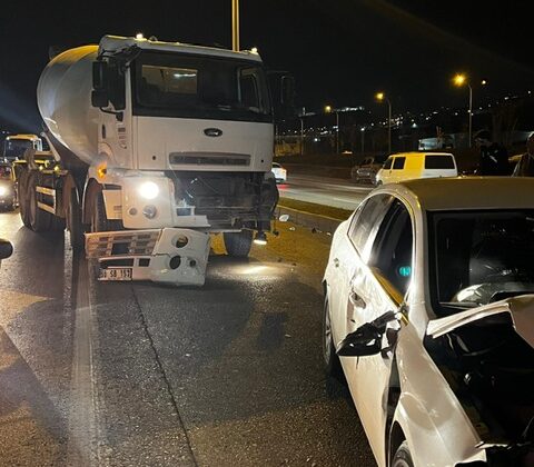 Kahramanmaraş’ta Beton Mikserinin hatalı sollaması kazaya meydan verdi