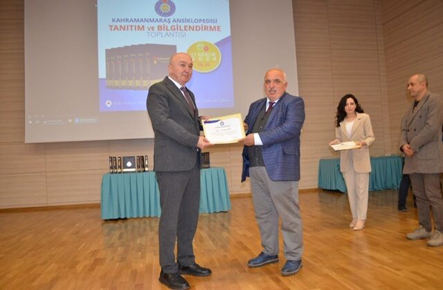 Bekir Doğan’a Kahramanmaraş Ansiklopedisi’ne Katkılarından Dolayı Teşekkür Plaketi Verildi