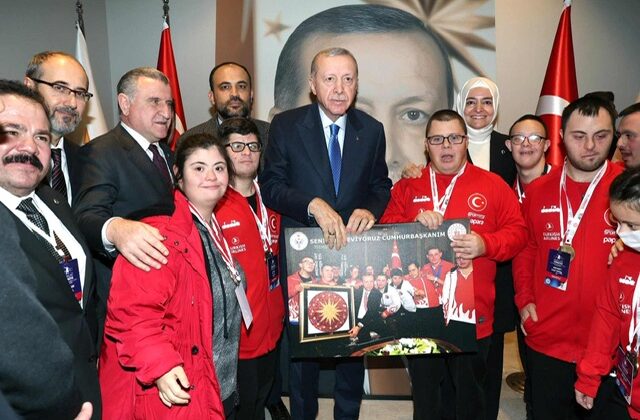 ZEYNEP NUR YERHAN: “FIRSAT VERİPDESTEKLENİNCE DÜNYA ŞAMPİYONU OLABİLECEKLERİNİ KANITLADIK”