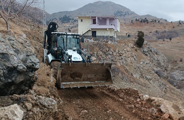 Çağlayancerit’te Ulaşım Yatırımları Hız Kesmeden Devam Ediyor