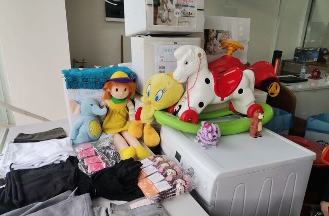 Kahramanmaraş’tan Savaş Mağduru Çocuklara Umut Eli: Hediyeler İHH’ya Ulaştırıldı