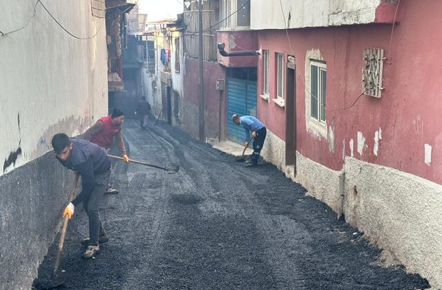 DULKADİROĞLU BELEDİYESİ DURAKLI MAHALLESİ’NDE ASFALT ÇALIŞMALARINI SÜRDÜRÜYOR