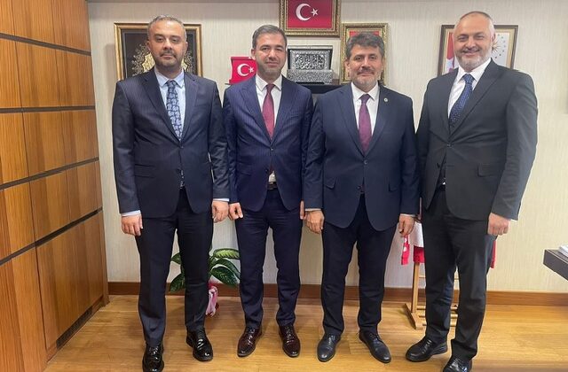 MİLLETVEKİLİ DEBGİCİ, KAHRAMANMARAŞ’IN BELEDİYE BAŞKANLARINI MECLİSTE AĞIRLADI