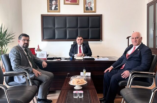 Büyükşehir Belediyesi Meclis Başkan Vekili Mehmet Beşen, Başkan Selim Cüce’yi ve Dulkadiroğlu Belediye Başkan Yardımcısı Fatih Yıldız’ı ağırladı
