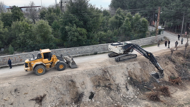 Büyükşehir, Andırın Kırsalında 10 Mahallenin Daha Ulaşımını Güçlendiriyor